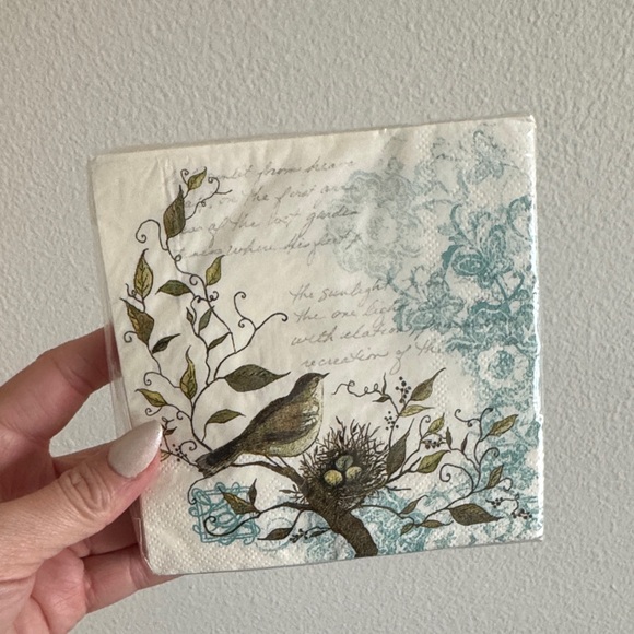 Gibson Other - Bird and Nest Decorative Napkins 20 count cocktail